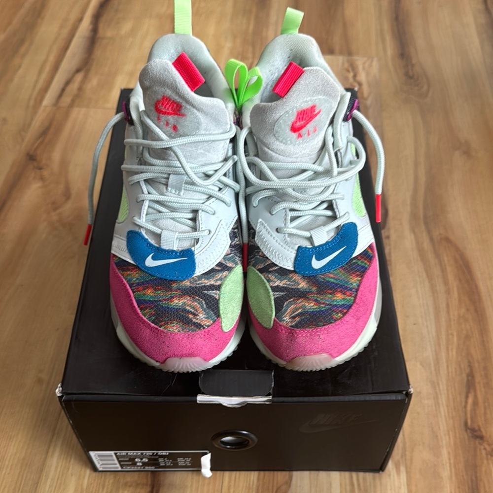 Nike Pink and Green Sneakers Vibrant Modern Design